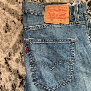 Mens Levi’s 527 jeans. 32W 32L light wash